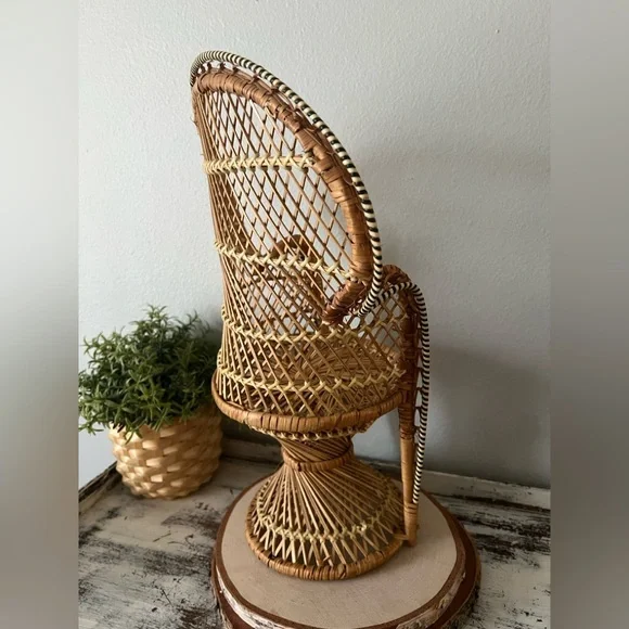Vintage Wicker Peacock Fan Back Rattan Chair 16” Plant Stand or Doll Boho EVC - Picture 4 of 10